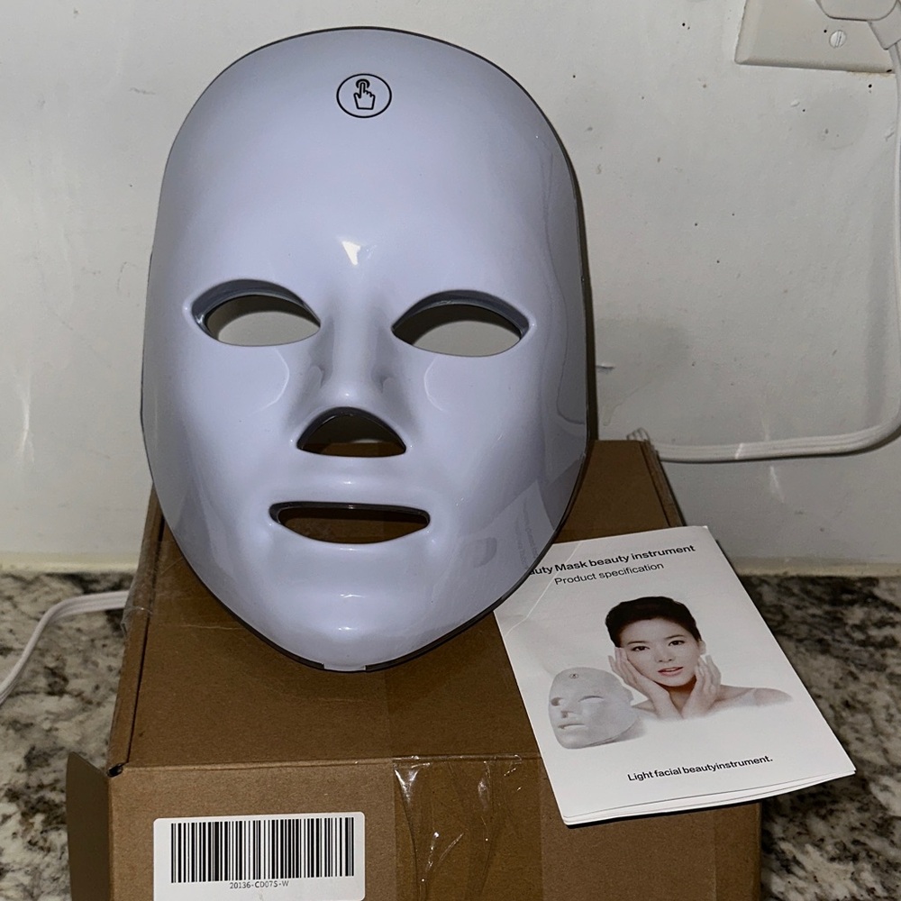 LED Light Therapy Facial Mask